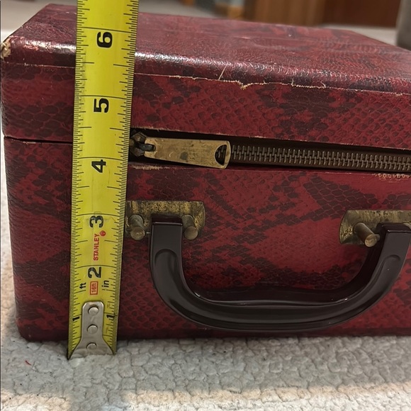 Vintage Red Snakeskin Box with Handle - Picture 4 of 11